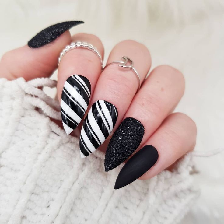 Short Simple Black And White Nails